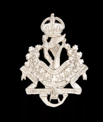 8th Irish Battalion Kings Liverpool Cap Badge Hallmarked Silver