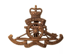 Queens Crown Royal Artillery Ubique Cap Badge Brass Metal
