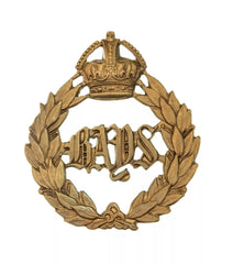Queens Bays 2nd Dragoons Guards Cap Badge Brass Metal K.C