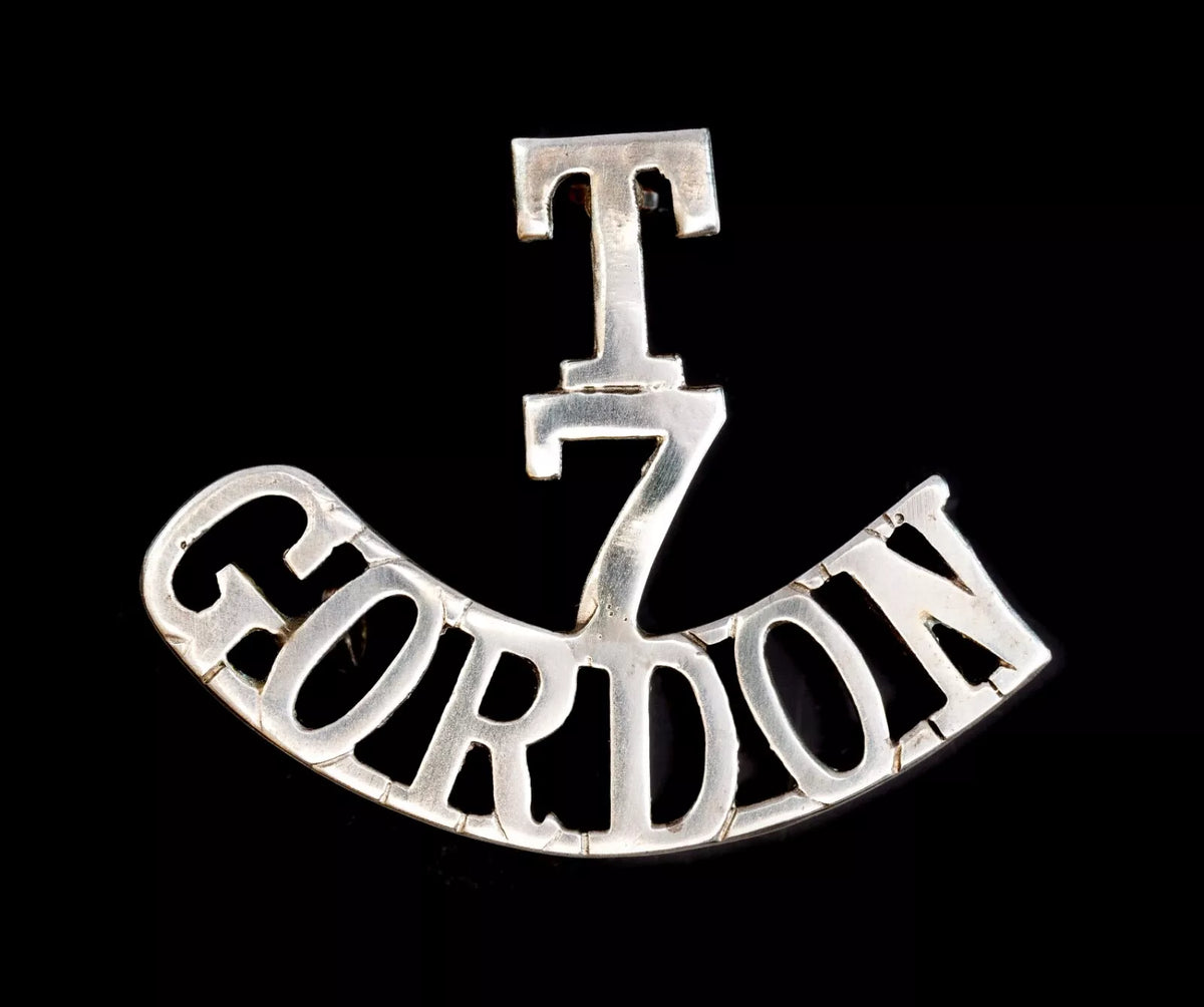 T 7 Gordon Shoulder Title White Metal