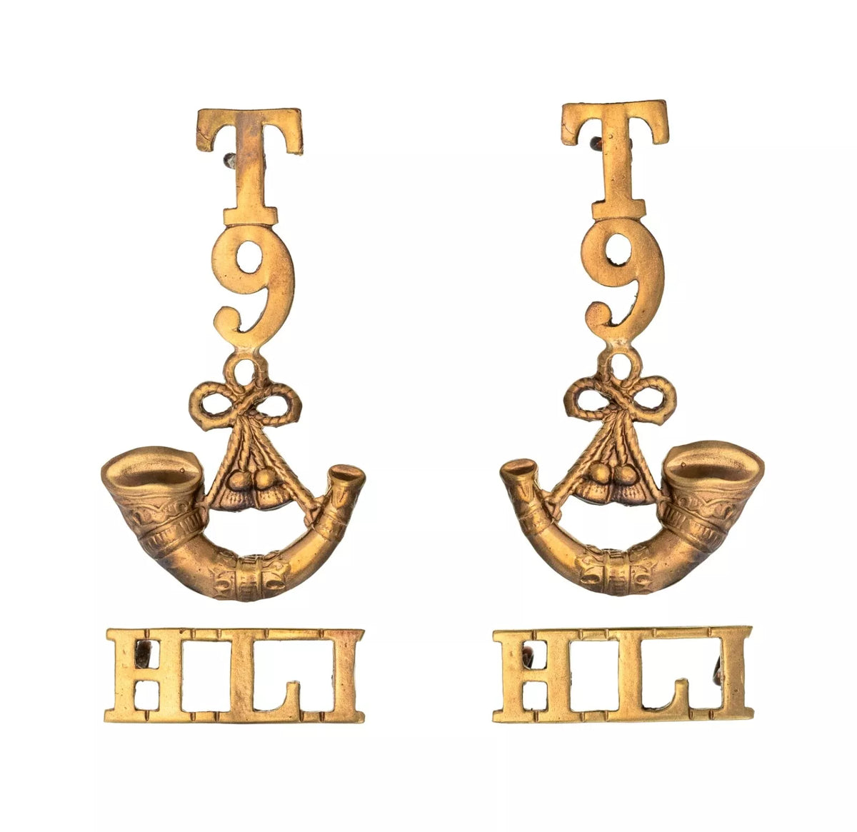 T 9 Bugle Highland Light Infantry Shoulder Title Pair Brass Metal