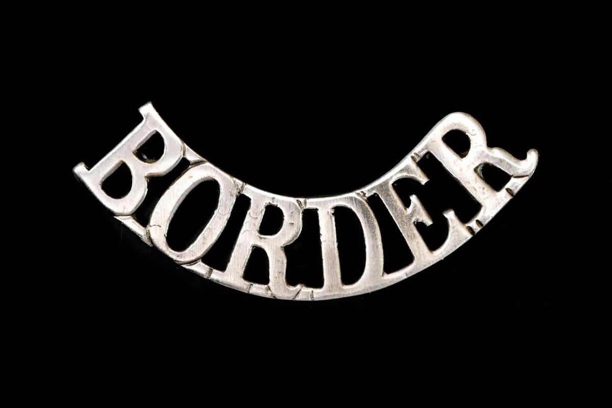 Border Shoulder Title White Metal