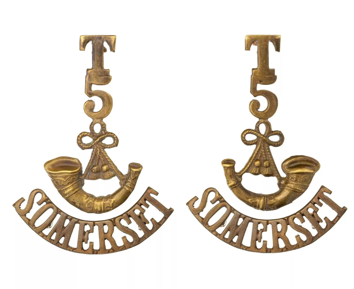 T 5 Bugle Cornwall Shoulder Title Pair Brass Metal